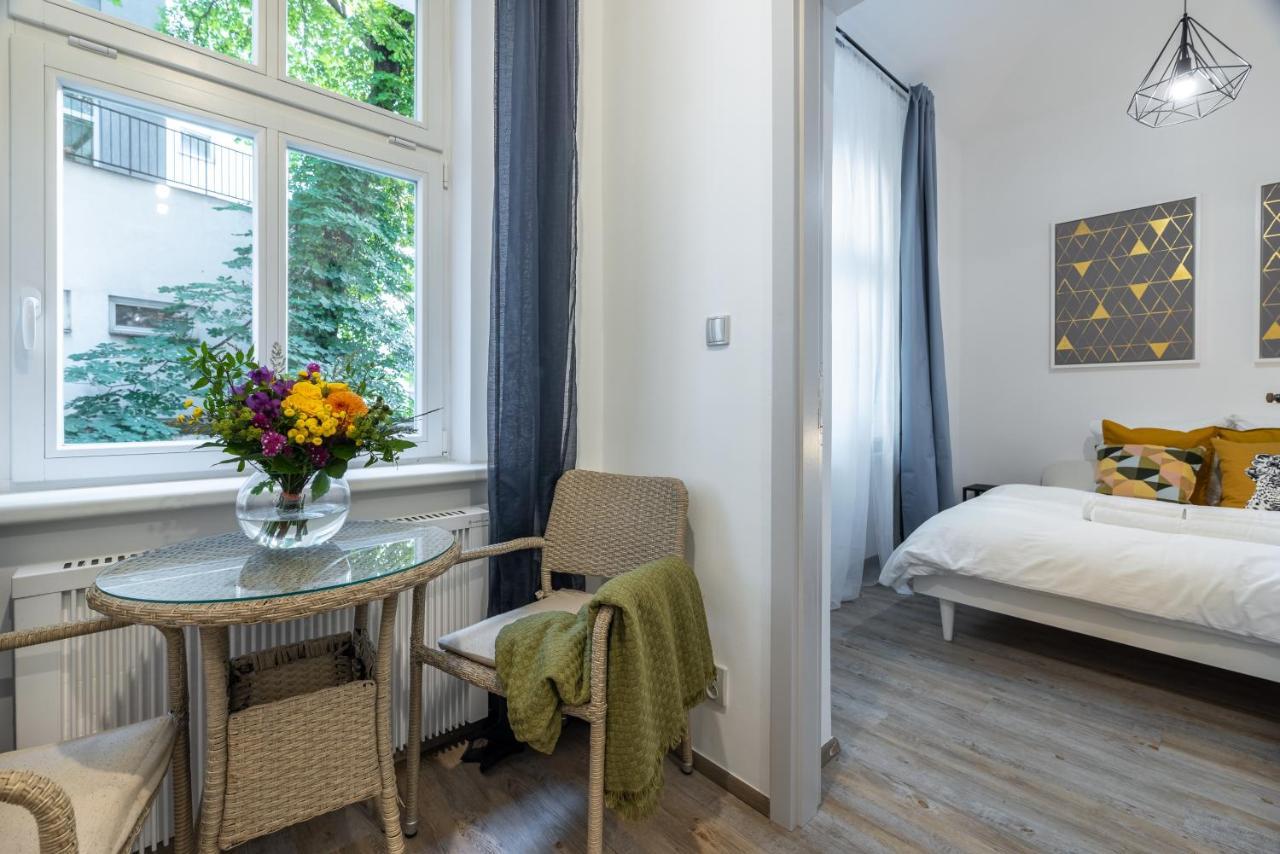 Cute 1Bedroom Center Apartment Прага Екстериор снимка